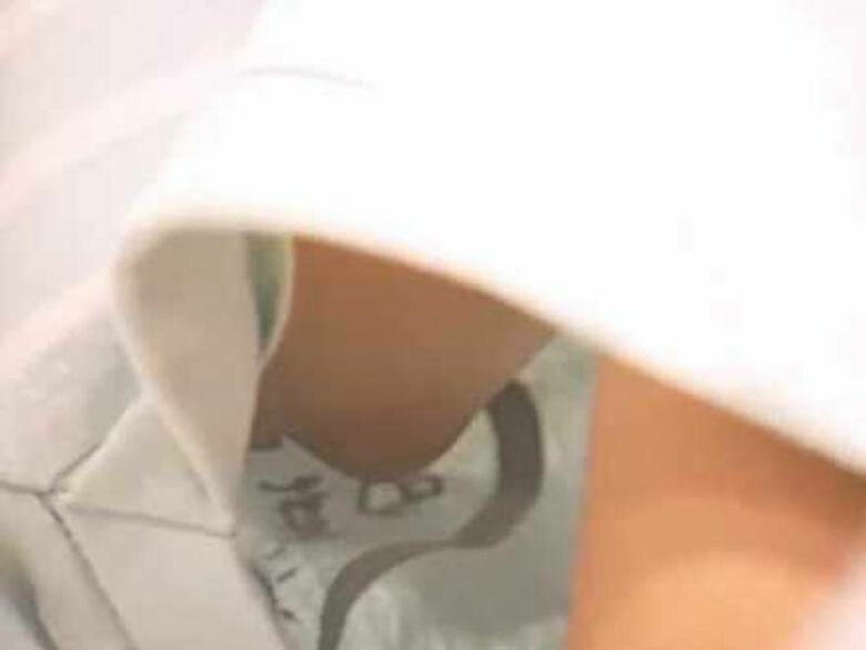 胸ちら動画像386枚!エロい胸チラ盗撮の巨乳人妻に素人JKおっぱい 乳首ポロリや谷間が抜ける!!【動画あり】346枚目