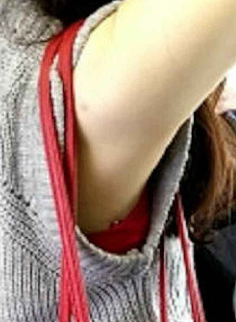 胸ちら動画像386枚!エロい胸チラ盗撮の巨乳人妻に素人JKおっぱい 乳首ポロリや谷間が抜ける!!【動画あり】350枚目
