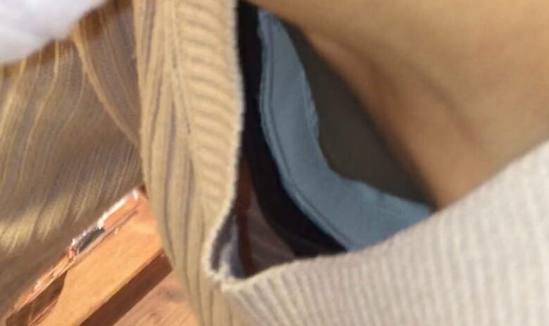 胸ちら動画像386枚!エロい胸チラ盗撮の巨乳人妻に素人JKおっぱい 乳首ポロリや谷間が抜ける!!【動画あり】373枚目