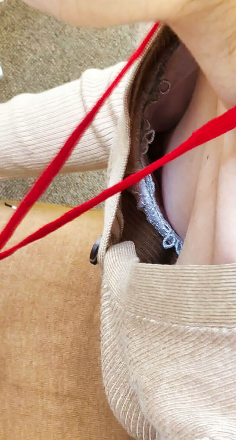 胸ちら動画像386枚!エロい胸チラ盗撮の巨乳人妻に素人JKおっぱい 乳首ポロリや谷間が抜ける!!【動画あり】380枚目