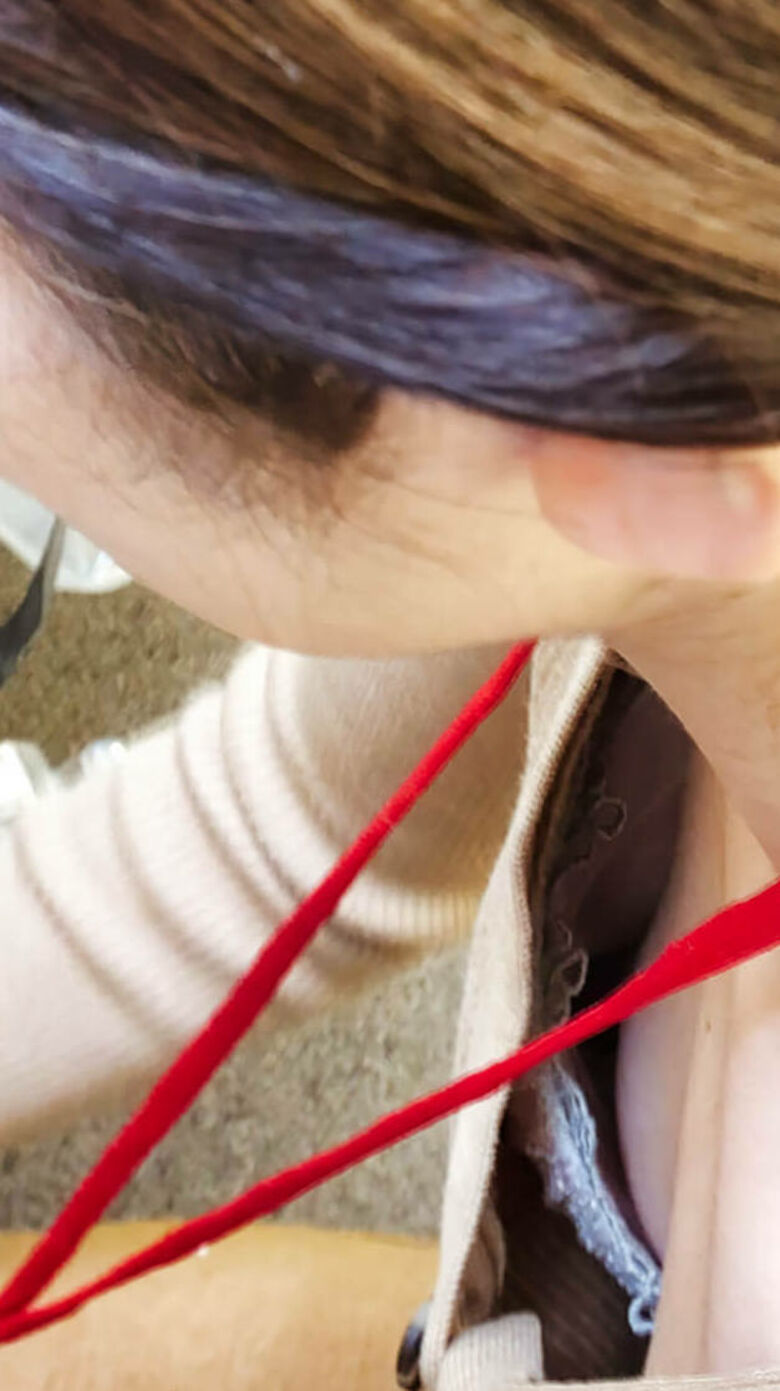 胸ちら動画像386枚!エロい胸チラ盗撮の巨乳人妻に素人JKおっぱい 乳首ポロリや谷間が抜ける!!【動画あり】381枚目