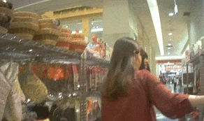 街撮り盗撮が超リアルな素人女性のパンチラ♡エロGIFでまとめたぜ!!002枚目