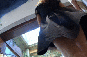 街撮り盗撮が超リアルな素人女性のパンチラ♡エロGIFでまとめたぜ!!003枚目