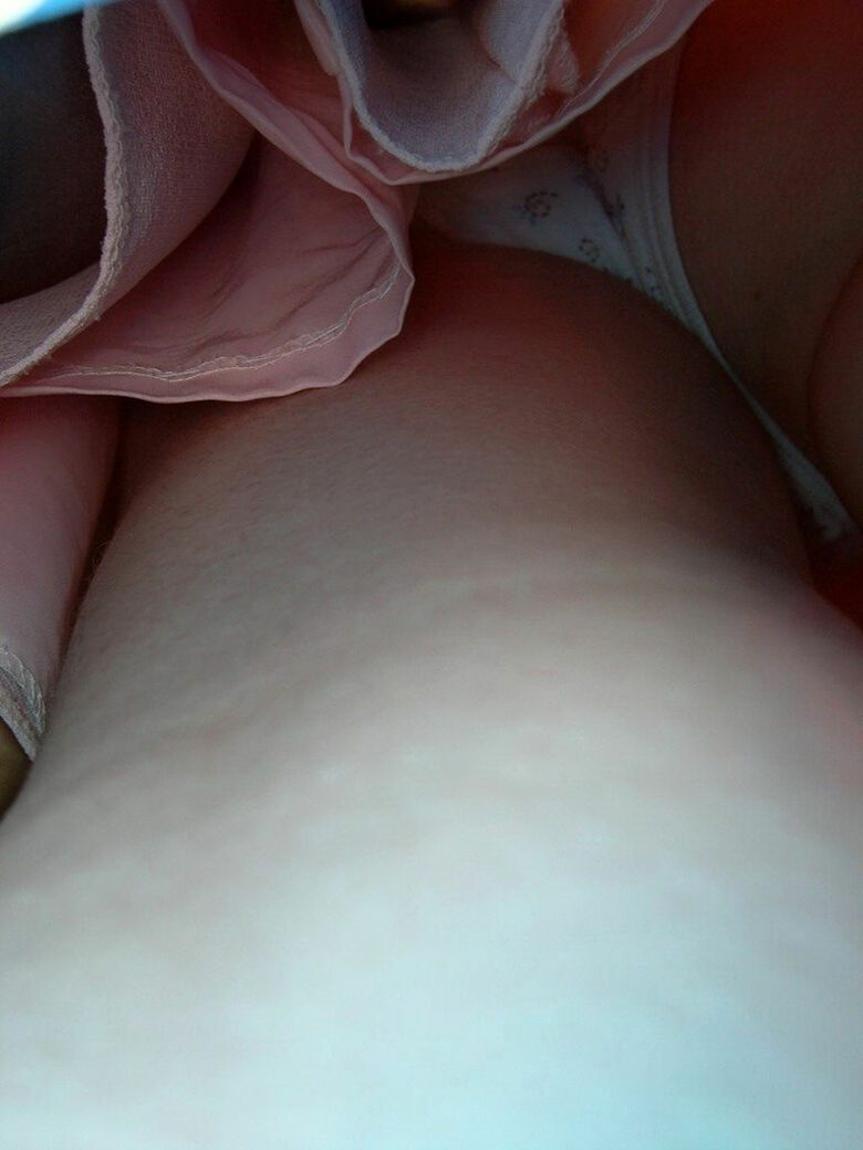パンチラが抜ける逆さ撮り盗撮エロ動画像Vol.50_005枚目