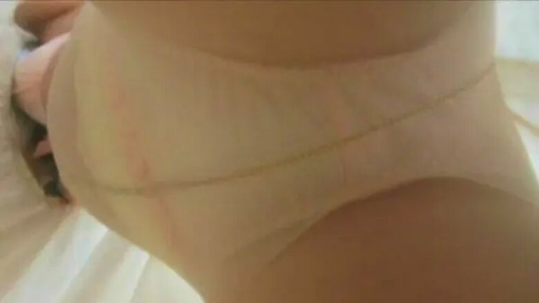 パンチラが抜ける逆さ撮り盗撮エロ動画像Vol.52_013枚目