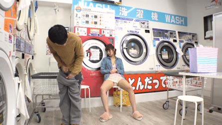 コインランドリー エロGIF動画像18枚！パンチラしたまま寝ている女性やランドリー内のセックスが抜ける!!006枚目
