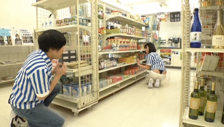 コンビニ店員 エロGIF画像21枚！仕事中にムラムラして同僚とセックスしている変態女をまとめてみた!!003枚目