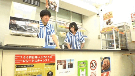 コンビニ店員 エロGIF画像21枚！仕事中にムラムラして同僚とセックスしている変態女をまとめてみた!!011枚目