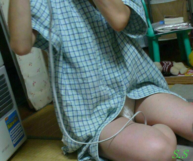 人妻 盗撮エロ画像!流出パンチラ・胸チラ美乳おっぱい♡抜ける隠し撮りまとめてみたぜ!!011