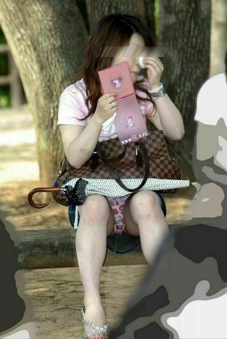 人妻 盗撮エロ画像!流出パンチラ・胸チラ美乳おっぱい♡抜ける隠し撮りまとめてみたぜ!!013