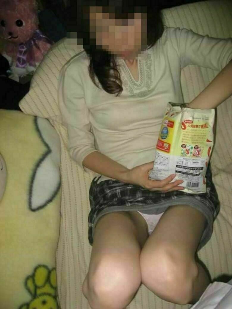 人妻 盗撮エロ画像!流出パンチラ・胸チラ美乳おっぱい♡抜ける隠し撮りまとめてみたぜ!!014