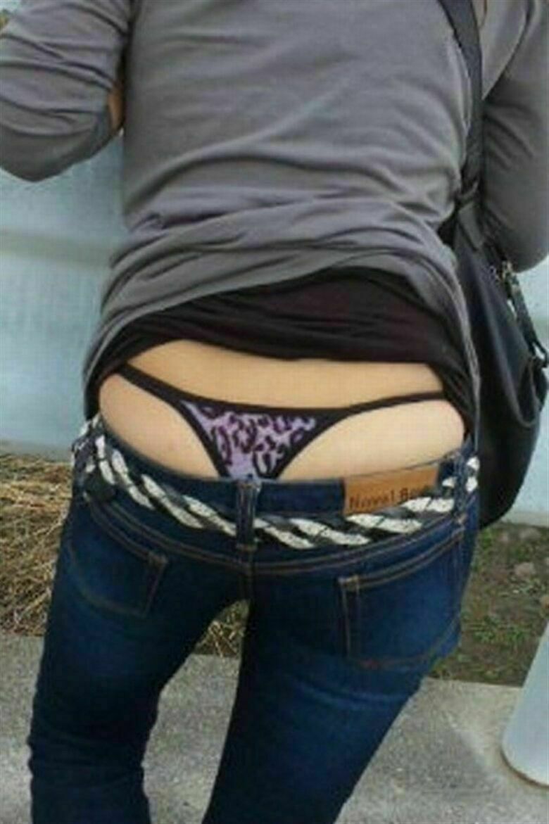 人妻 盗撮エロ画像!流出パンチラ・胸チラ美乳おっぱい♡抜ける隠し撮りまとめてみたぜ!!056