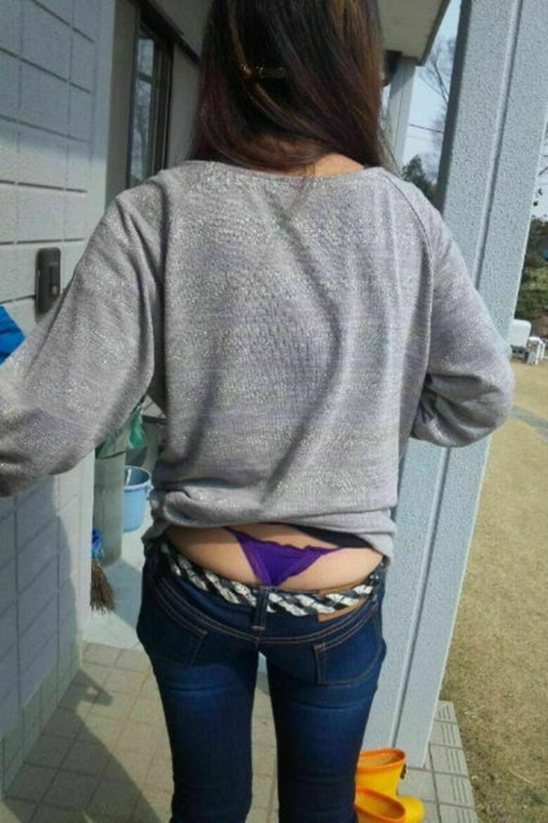 人妻 盗撮エロ画像!流出パンチラ・胸チラ美乳おっぱい♡抜ける隠し撮りまとめてみたぜ!!061