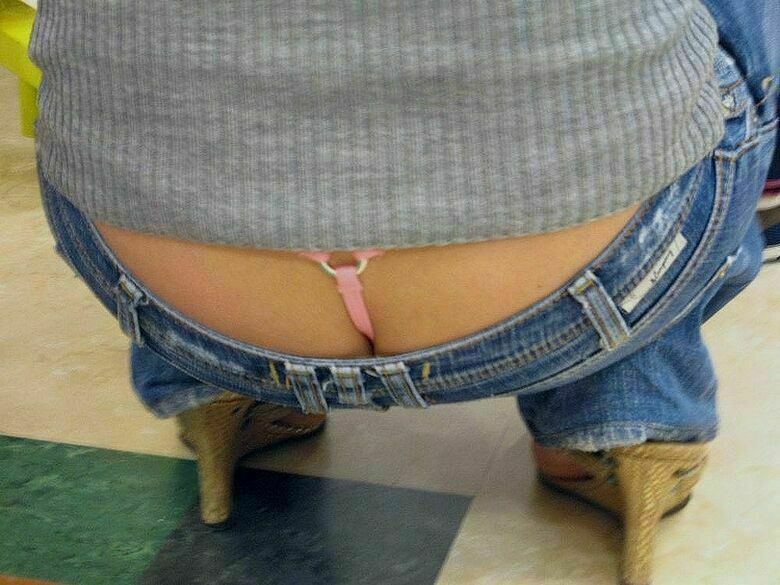 人妻 盗撮エロ画像!流出パンチラ・胸チラ美乳おっぱい♡抜ける隠し撮りまとめてみたぜ!!069