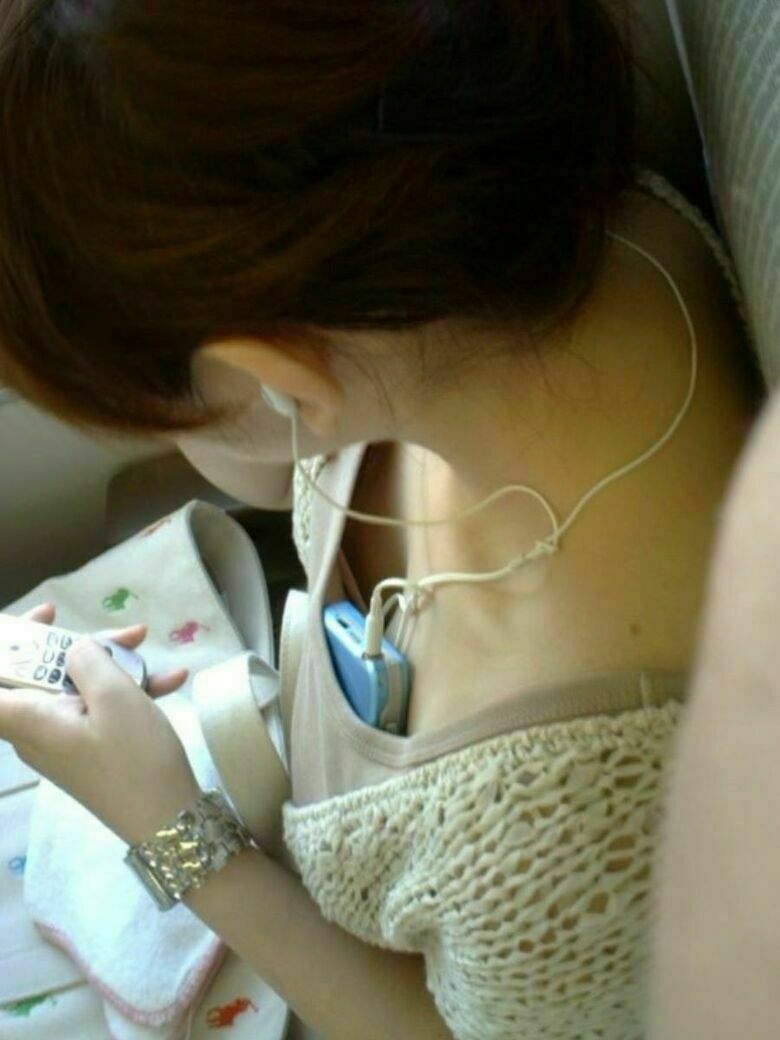 人妻 盗撮エロ画像!流出パンチラ・胸チラ美乳おっぱい♡抜ける隠し撮りまとめてみたぜ!!074