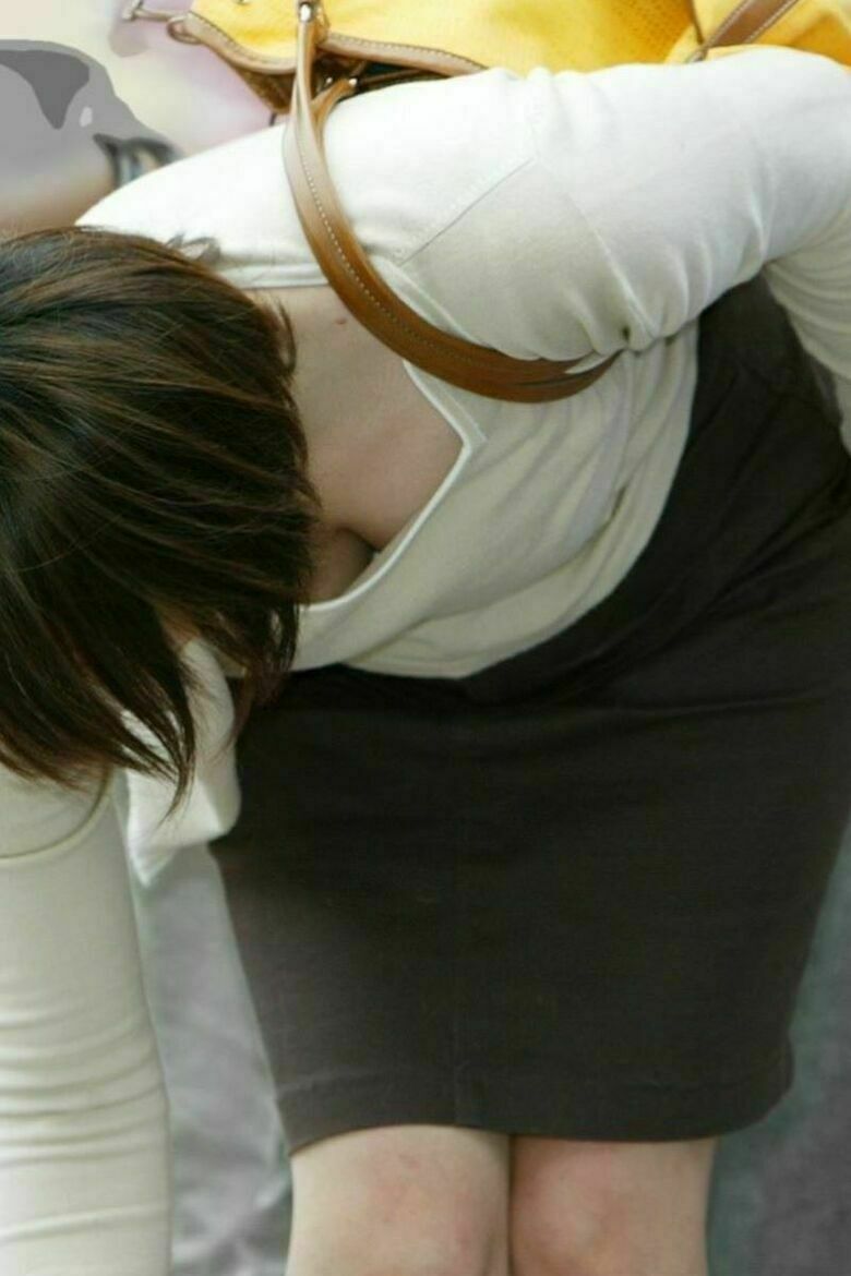 人妻 盗撮エロ画像!流出パンチラ・胸チラ美乳おっぱい♡抜ける隠し撮りまとめてみたぜ!!077