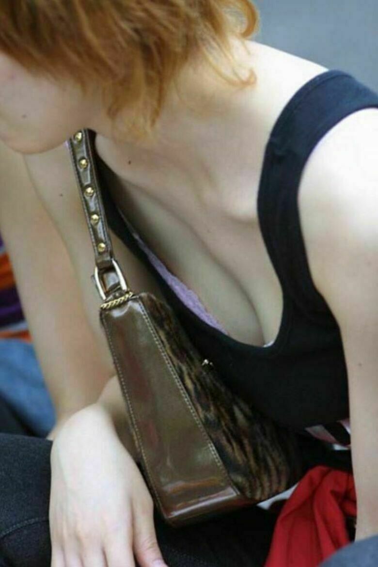 人妻 盗撮エロ画像!流出パンチラ・胸チラ美乳おっぱい♡抜ける隠し撮りまとめてみたぜ!!087