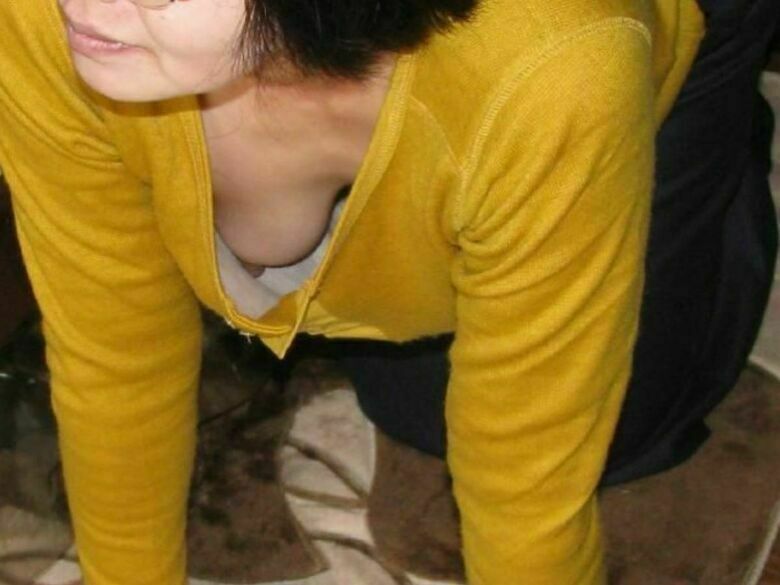 人妻 盗撮エロ画像!流出パンチラ・胸チラ美乳おっぱい♡抜ける隠し撮りまとめてみたぜ!!091