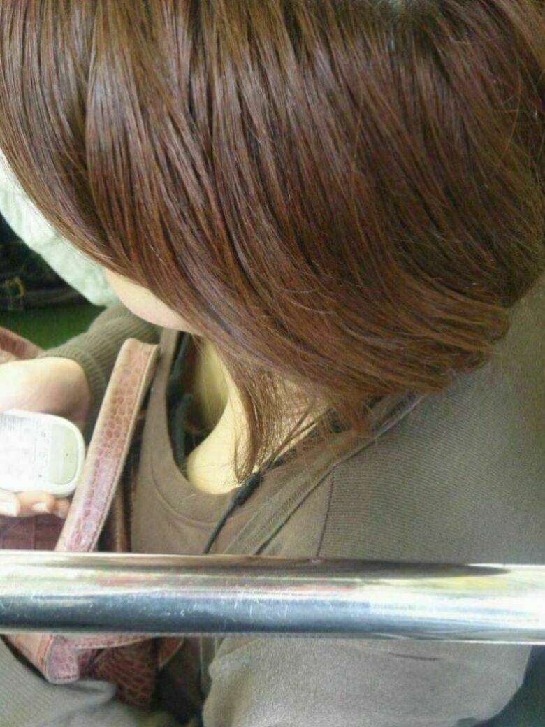 人妻 盗撮エロ画像!流出パンチラ・胸チラ美乳おっぱい♡抜ける隠し撮りまとめてみたぜ!!092