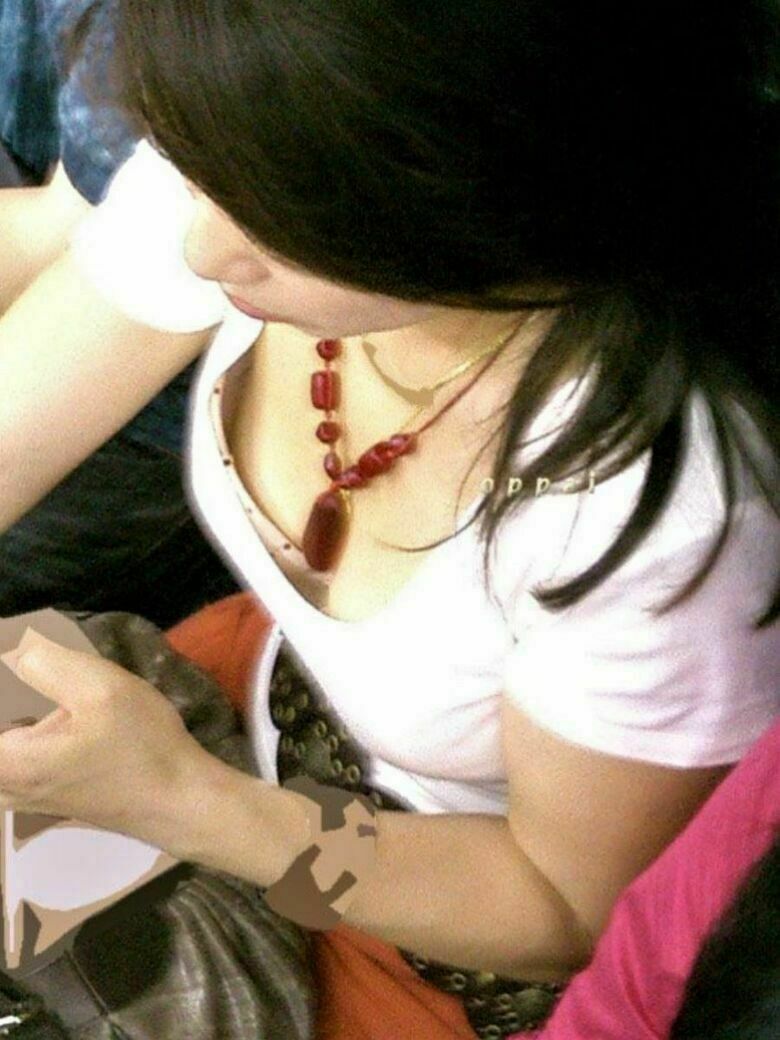 人妻 盗撮エロ画像!流出パンチラ・胸チラ美乳おっぱい♡抜ける隠し撮りまとめてみたぜ!!097