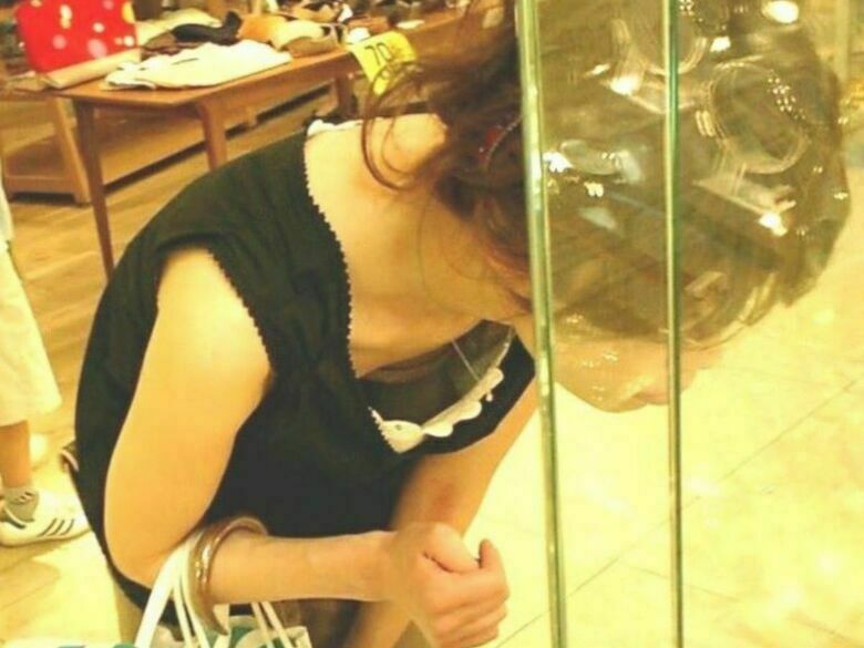 人妻 盗撮エロ画像!流出パンチラ・胸チラ美乳おっぱい♡抜ける隠し撮りまとめてみたぜ!!105