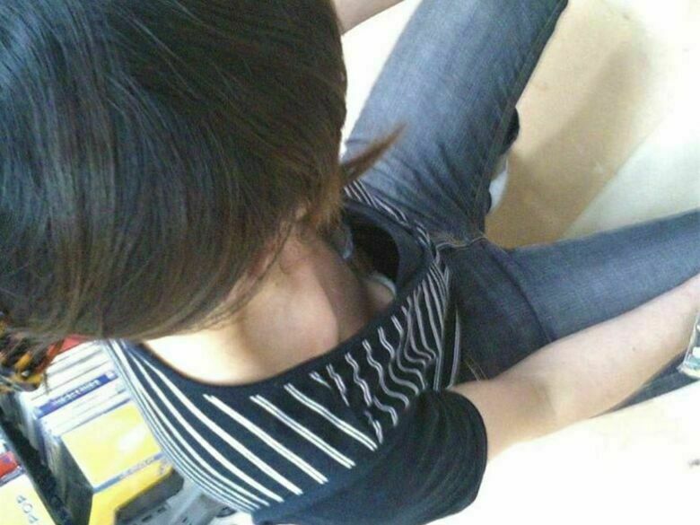 人妻 盗撮エロ画像!流出パンチラ・胸チラ美乳おっぱい♡抜ける隠し撮りまとめてみたぜ!!106