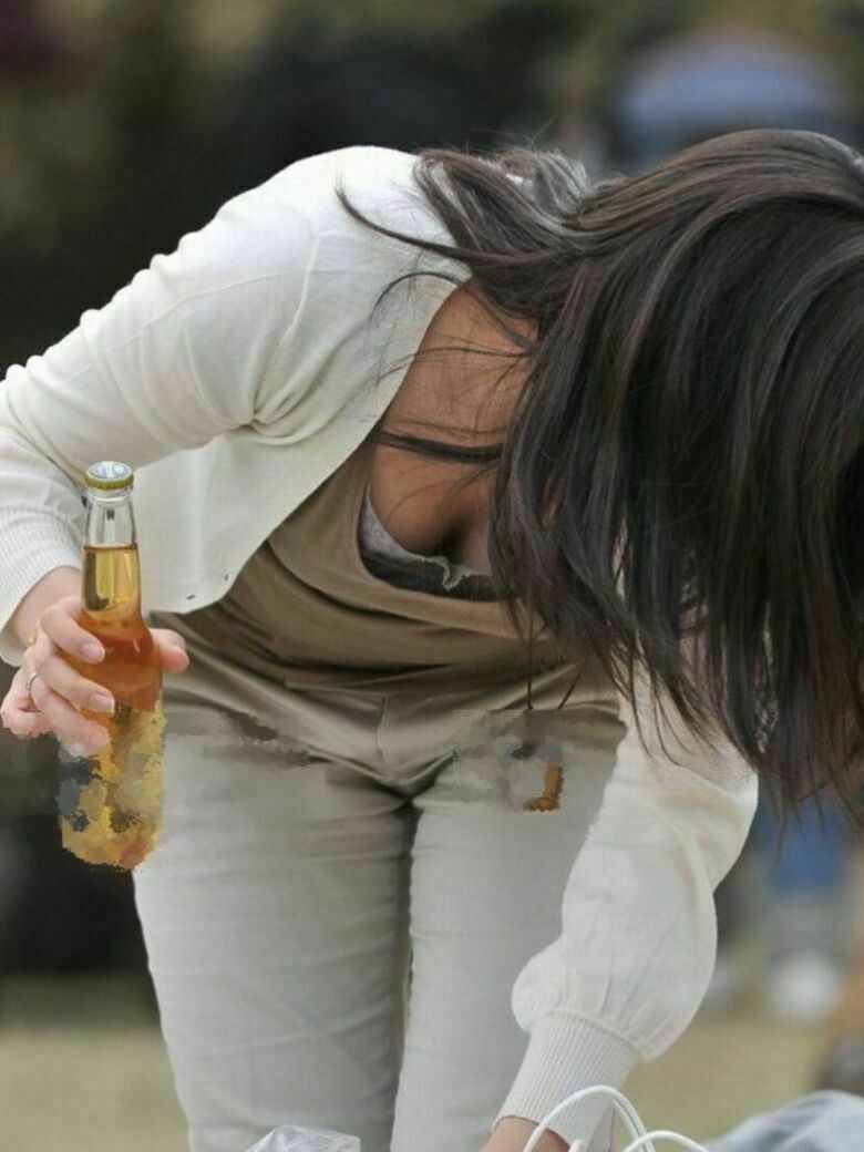 人妻 盗撮エロ画像!流出パンチラ・胸チラ美乳おっぱい♡抜ける隠し撮りまとめてみたぜ!!117