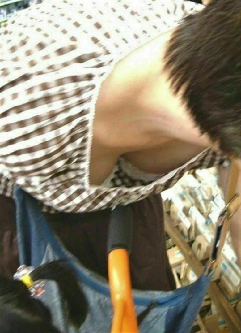 人妻 盗撮エロ画像!流出パンチラ・胸チラ美乳おっぱい♡抜ける隠し撮りまとめてみたぜ!!120