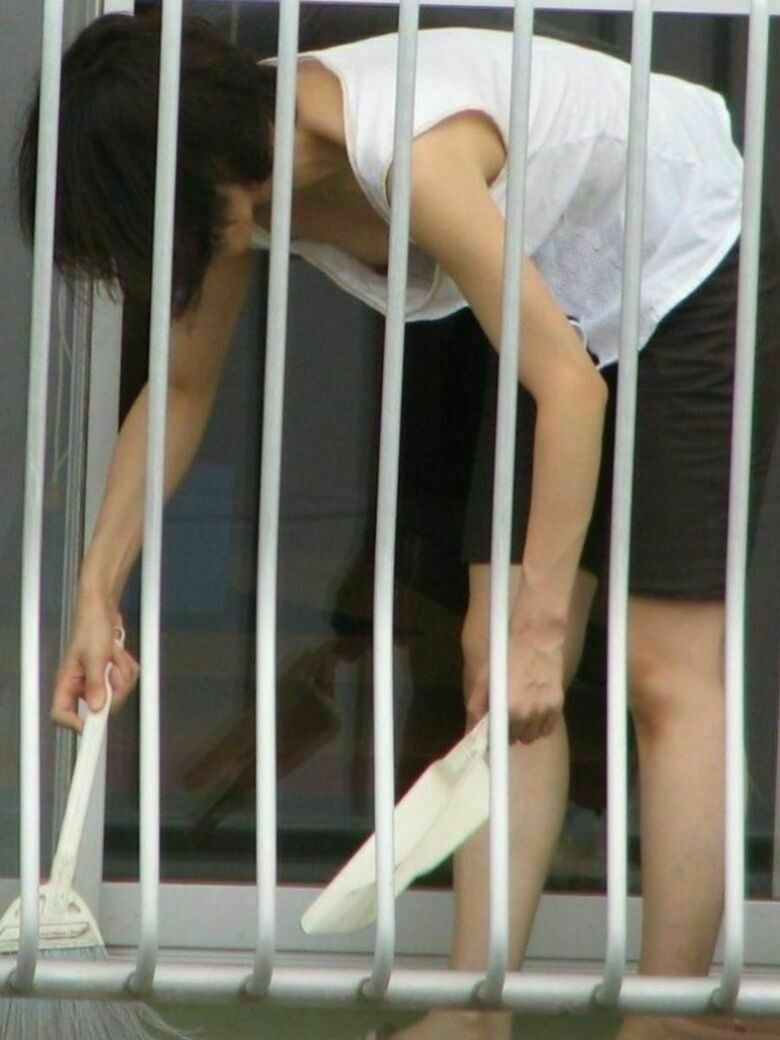 人妻 盗撮エロ画像!流出パンチラ・胸チラ美乳おっぱい♡抜ける隠し撮りまとめてみたぜ!!125