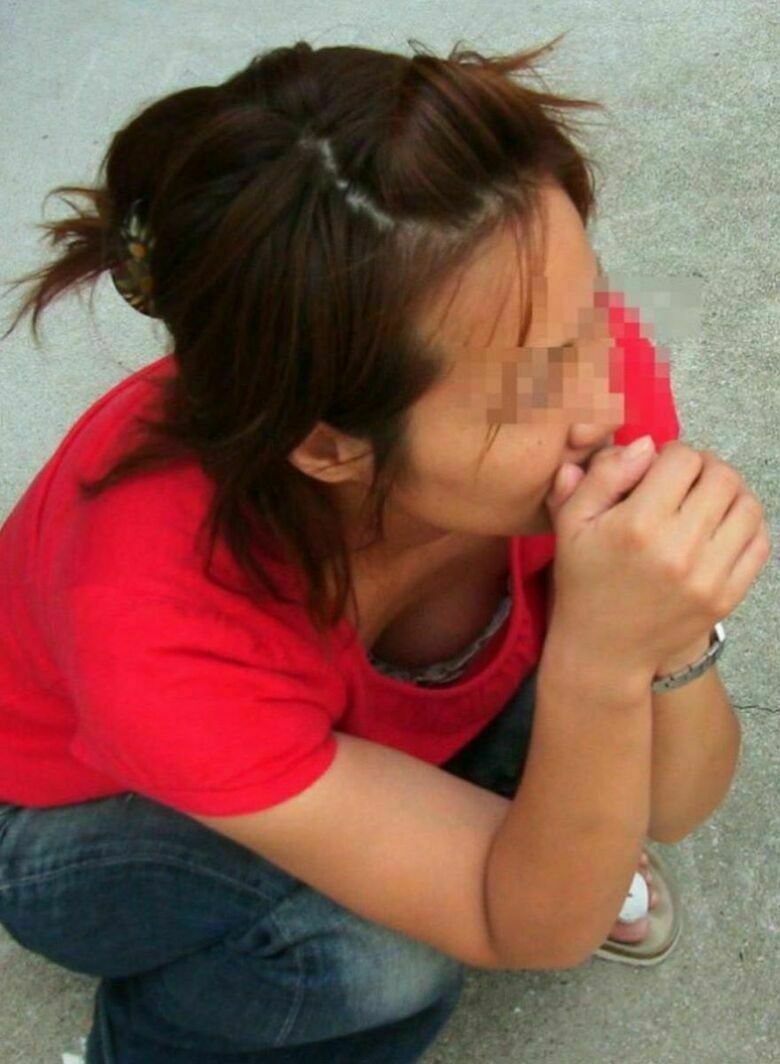 人妻 盗撮エロ画像!流出パンチラ・胸チラ美乳おっぱい♡抜ける隠し撮りまとめてみたぜ!!130