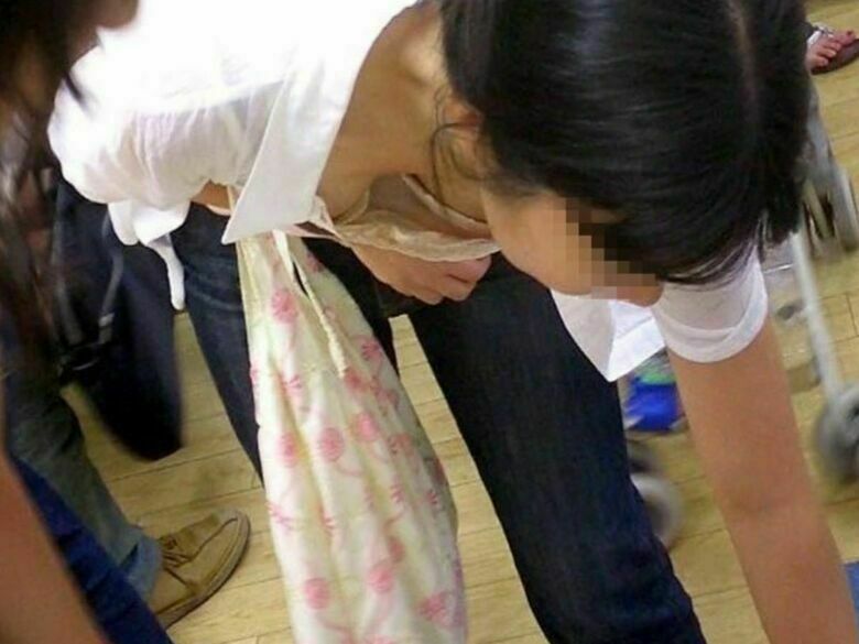 人妻 盗撮エロ画像!流出パンチラ・胸チラ美乳おっぱい♡抜ける隠し撮りまとめてみたぜ!!140