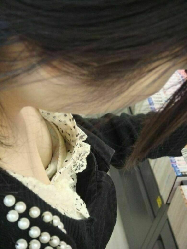 人妻 盗撮エロ画像!流出パンチラ・胸チラ美乳おっぱい♡抜ける隠し撮りまとめてみたぜ!!144