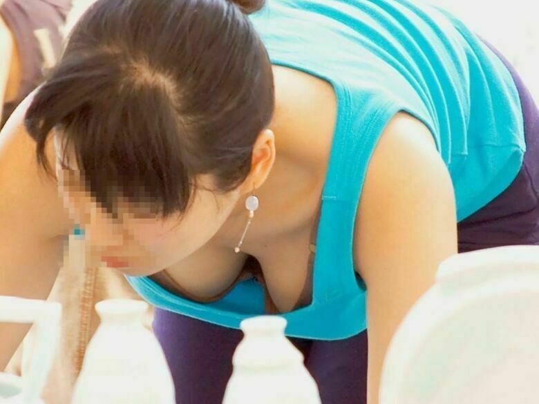 人妻 盗撮エロ画像!流出パンチラ・胸チラ美乳おっぱい♡抜ける隠し撮りまとめてみたぜ!!145