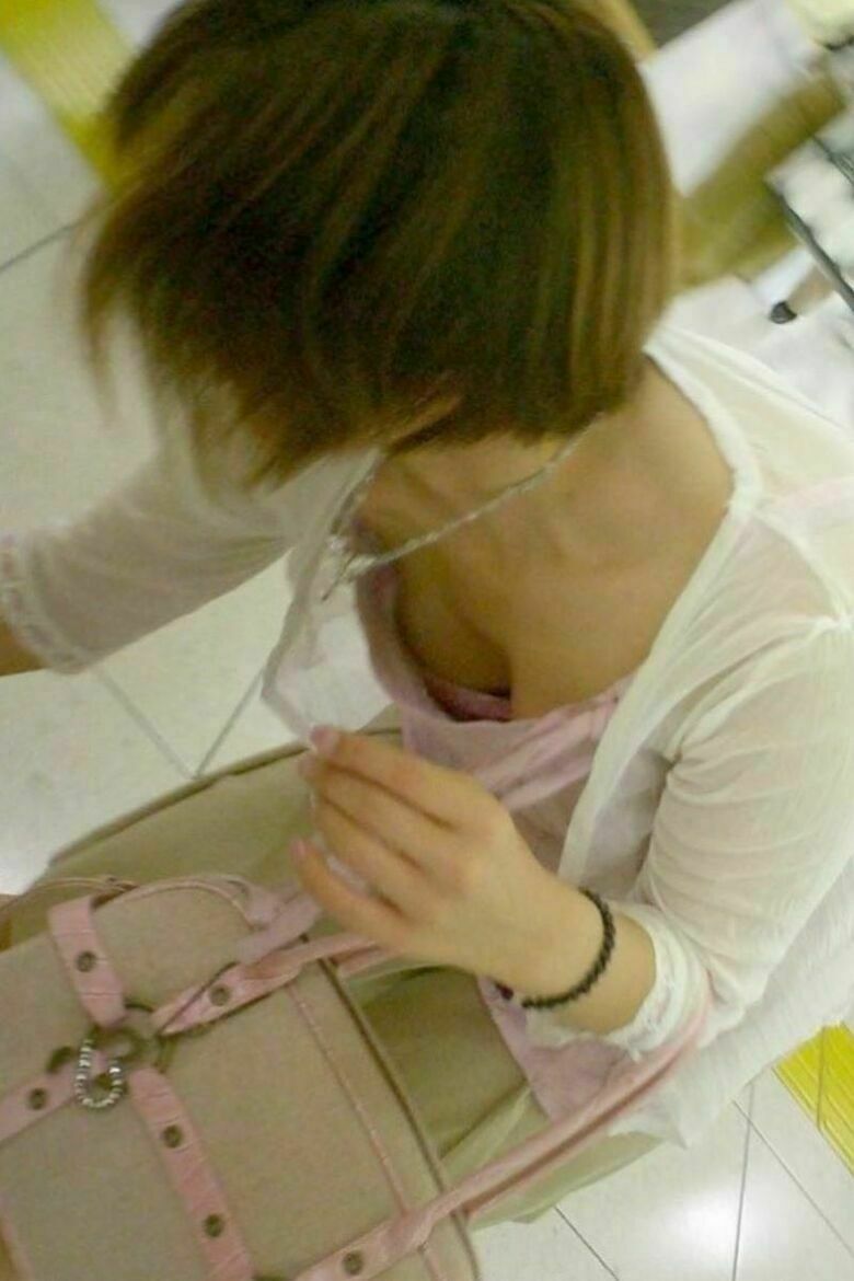 人妻 盗撮エロ画像!流出パンチラ・胸チラ美乳おっぱい♡抜ける隠し撮りまとめてみたぜ!!148