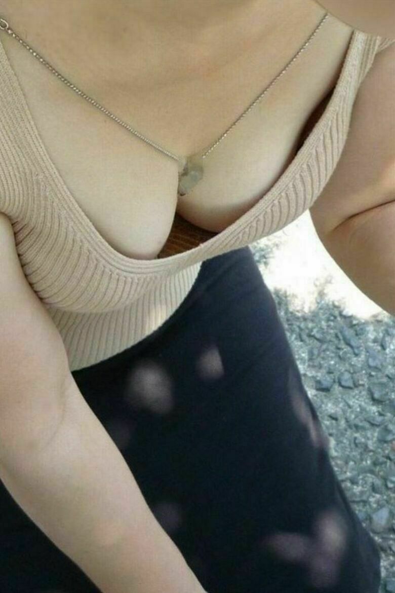 人妻 盗撮エロ画像!流出パンチラ・胸チラ美乳おっぱい♡抜ける隠し撮りまとめてみたぜ!!150