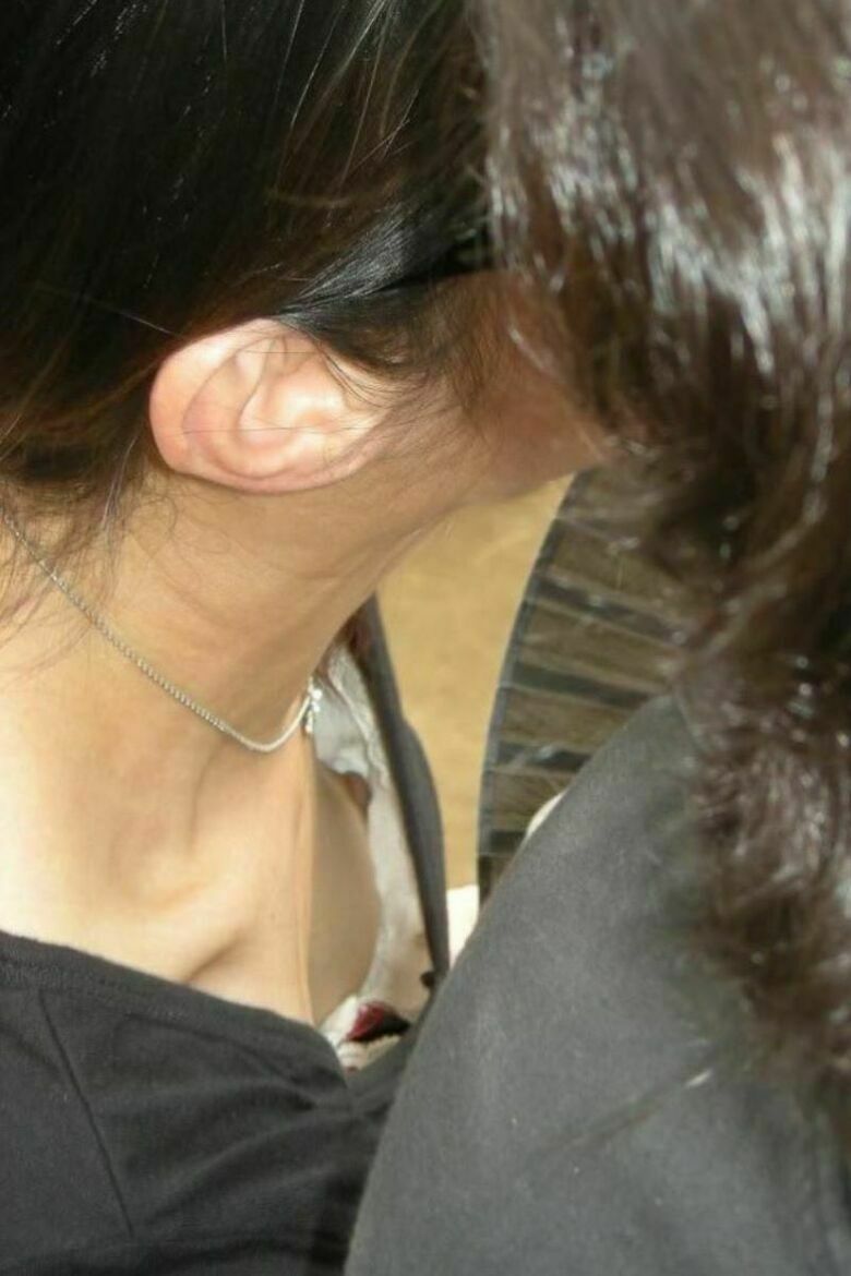 人妻 盗撮エロ画像!流出パンチラ・胸チラ美乳おっぱい♡抜ける隠し撮りまとめてみたぜ!!160