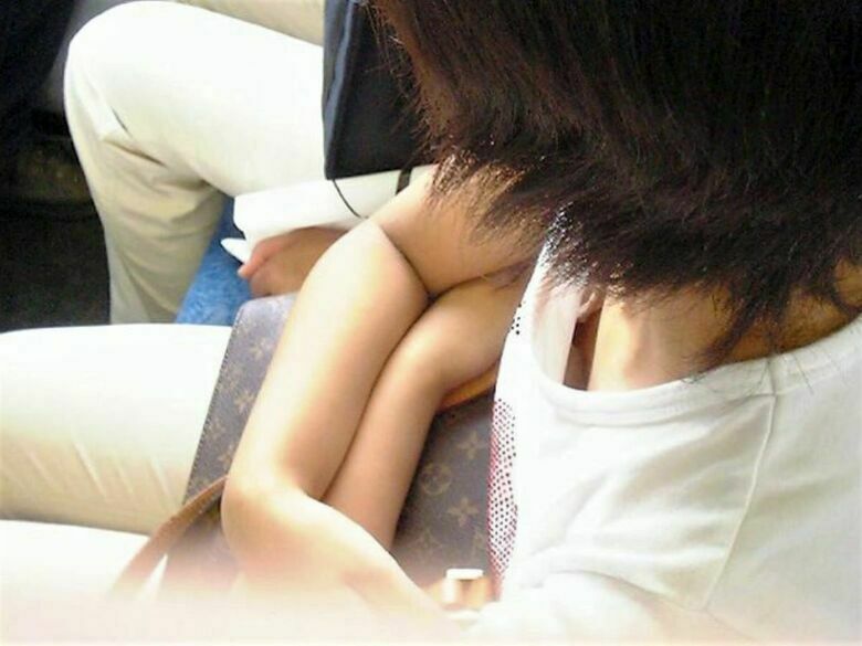 人妻 盗撮エロ画像!流出パンチラ・胸チラ美乳おっぱい♡抜ける隠し撮りまとめてみたぜ!!175