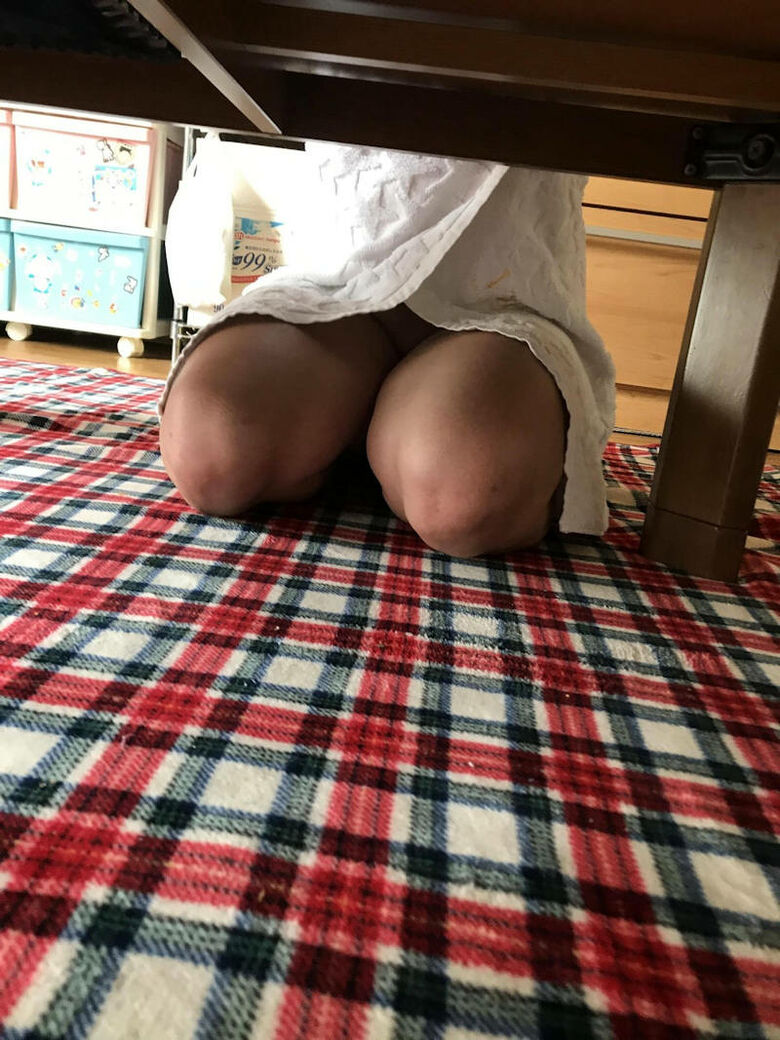 人妻 パンチラ画像だぜ!家庭内で見えてるパンツに大興奮♡人様のだと思うとシコシコがはかどるよ!!014