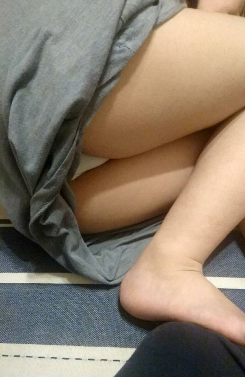 人妻 パンチラ画像だぜ!家庭内で見えてるパンツに大興奮♡人様のだと思うとシコシコがはかどるよ!!027