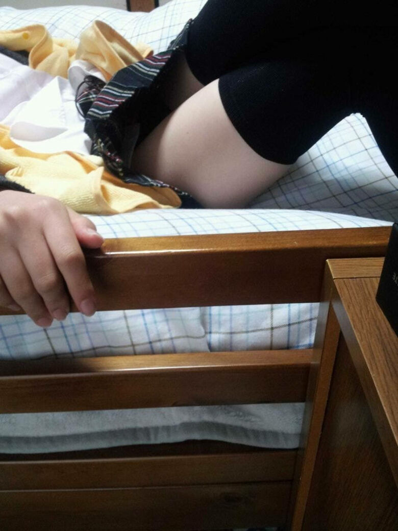 人妻 パンチラ画像だぜ!家庭内で見えてるパンツに大興奮♡人様のだと思うとシコシコがはかどるよ!!040