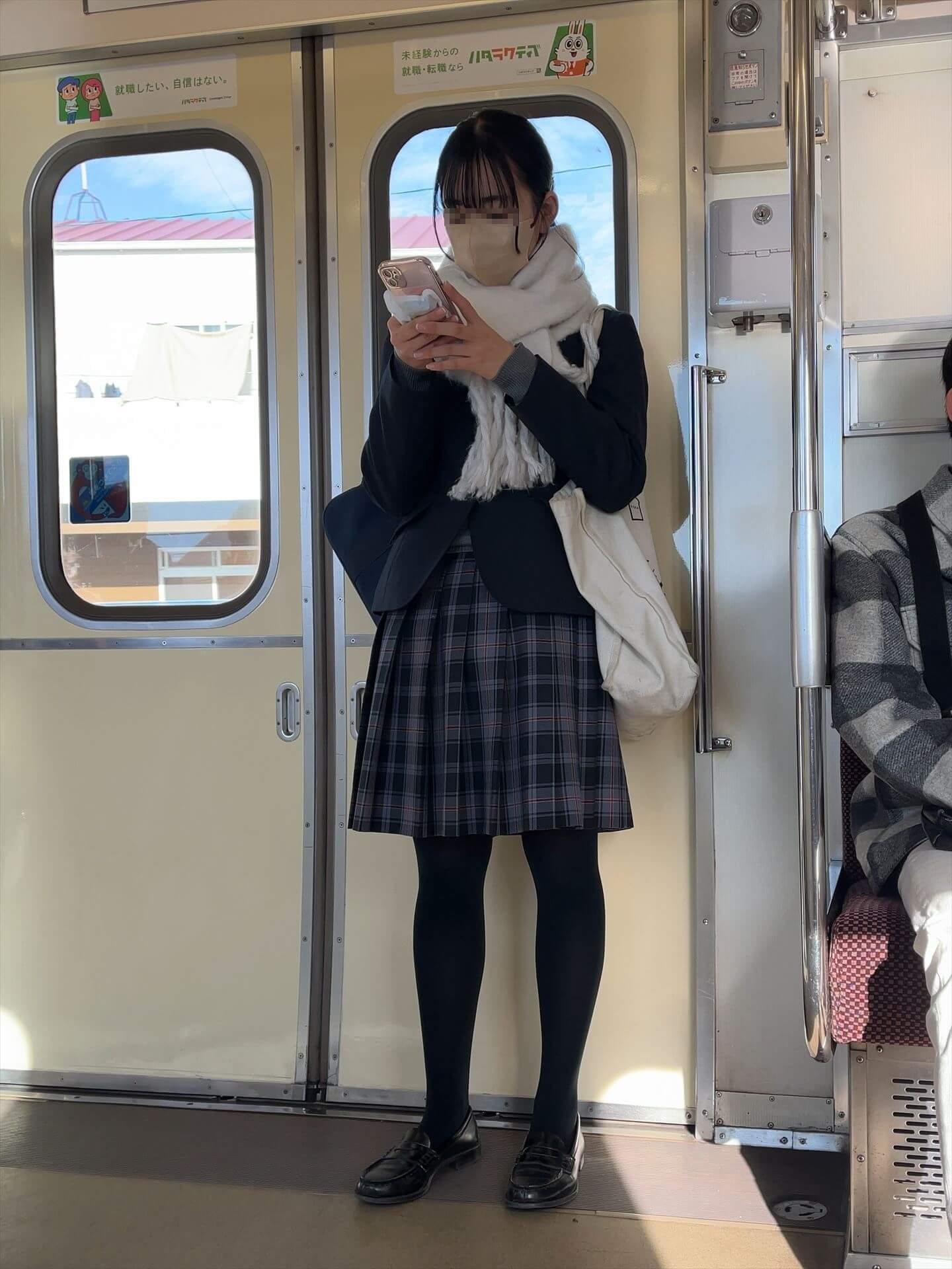 冬の定番♡JKの黒タイツエロ画像2024_007枚目