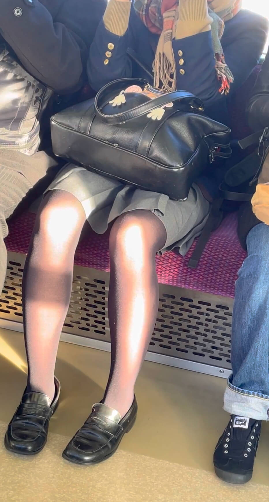 冬の定番♡JKの黒タイツエロ画像2024_010枚目