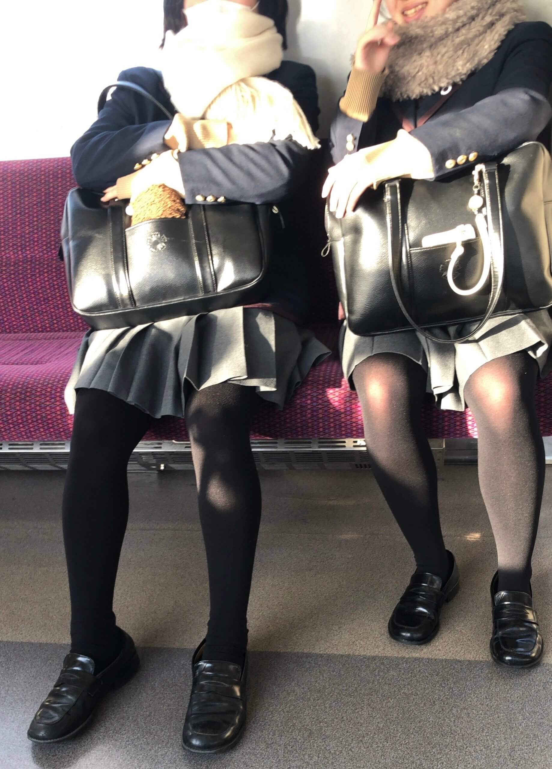 冬の定番♡JKの黒タイツエロ画像2024_011枚目