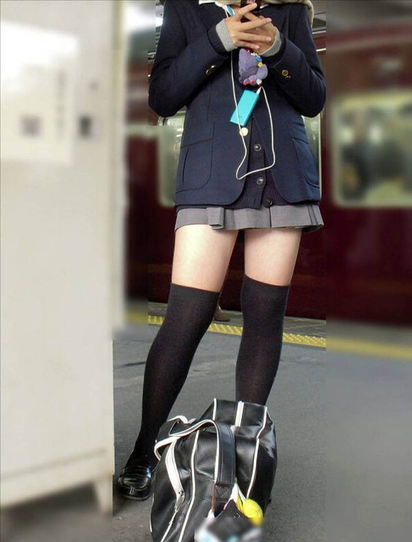 JK ニーハイ盗撮エロ画像!パンチラしてなくても十分抜けちゃいます♡004
