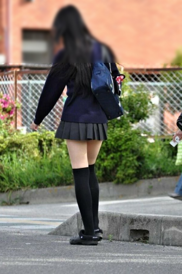 JK ニーハイ盗撮エロ画像!パンチラしてなくても十分抜けちゃいます♡016