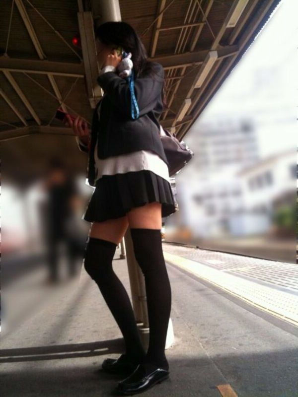 JK ニーハイ盗撮エロ画像!パンチラしてなくても十分抜けちゃいます♡022