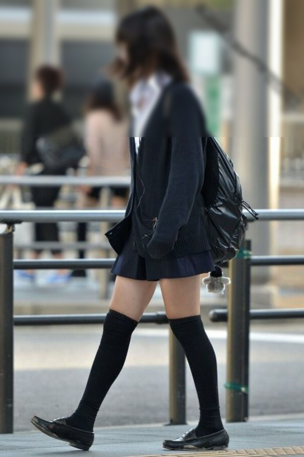 JK ニーハイ盗撮エロ画像!パンチラしてなくても十分抜けちゃいます♡024