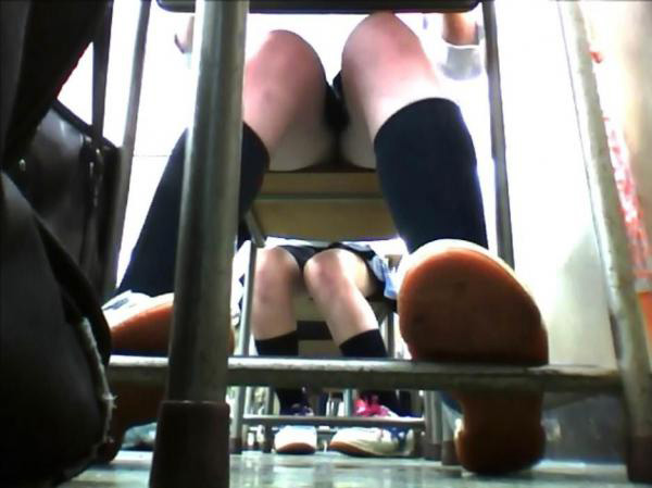JKパンチラ動画像299枚!エロい女子の盗撮逆さ撮りやしゃがみパンツ 自撮り流出がエロくて抜ける!!【動画あり】008枚目