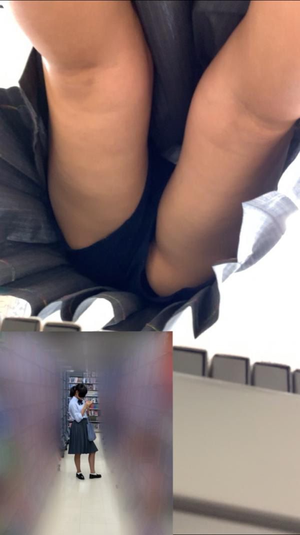 JKパンチラ動画像299枚!エロい女子の盗撮逆さ撮りやしゃがみパンツ 自撮り流出がエロくて抜ける!!【動画あり】015枚目