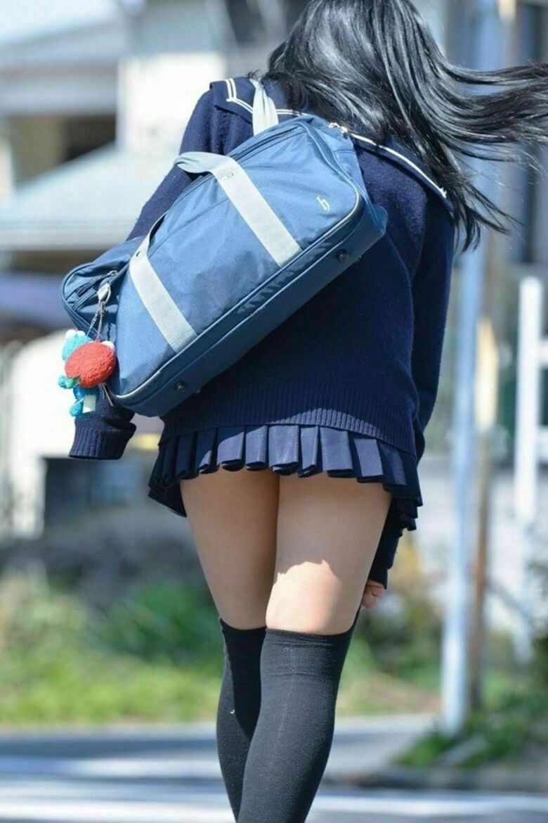 JKパンチラ動画像299枚!エロい女子の盗撮逆さ撮りやしゃがみパンツ 自撮り流出がエロくて抜ける!!【動画あり】040枚目